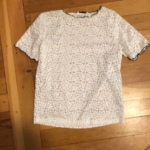 Lace whit shirt with black boarders